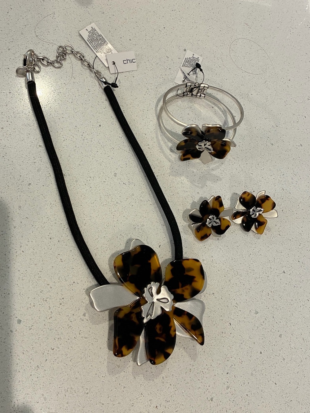 New Chico’s Tortoiseshell Floral Necklace, Bracelet & Stud Earring Set -
